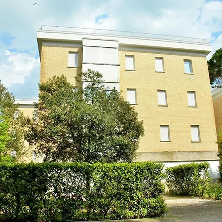 Lovely Flat With Private Garden Next To The 비비오네