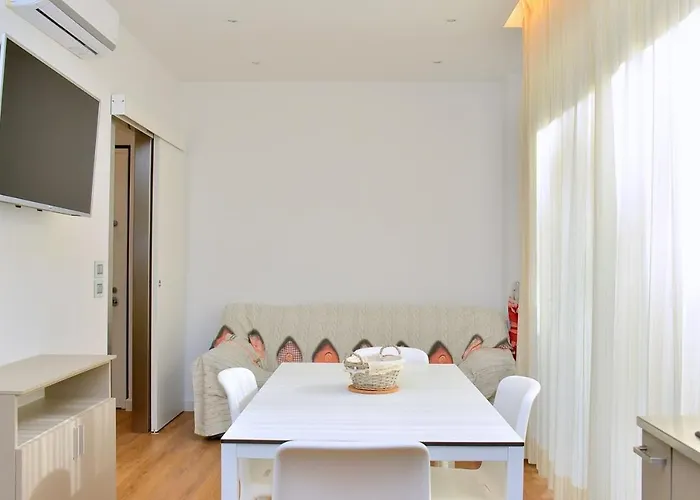 Lovely Flat With Private Garden Next To The Apartment *