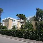 Apartment Lovely Flat With Private Garden Next To The