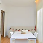 Lovely Flat With Private Garden Next To The Apartment *