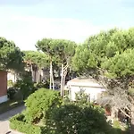 Apartment Lovely Flat With Private Garden Next To The