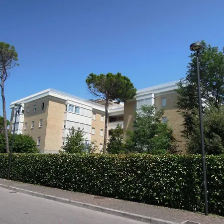 דירה Lovely Flat With Private Garden Next To The