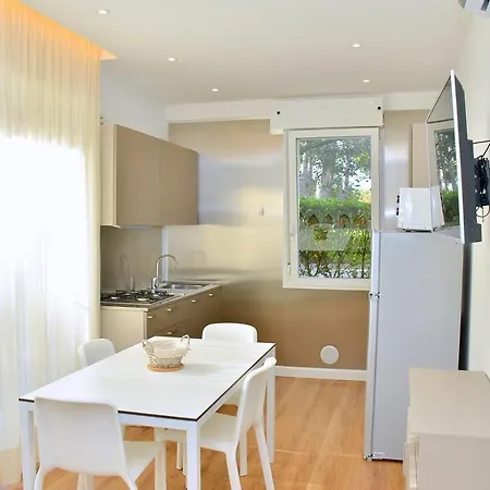 Lovely Flat With Private Garden Next To The * ביביונה