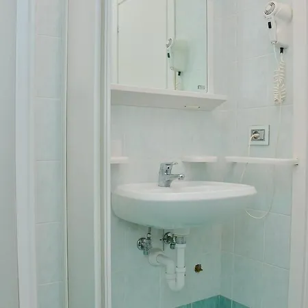 Lovely Flat With Private Garden Next To The ביביונה