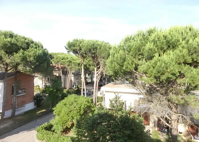 Lägenhet Lovely Flat With Private Garden Next To The