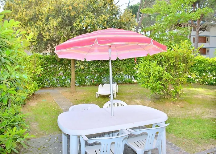 Lovely Flat With Private Garden Next To The Lägenhet Bibione