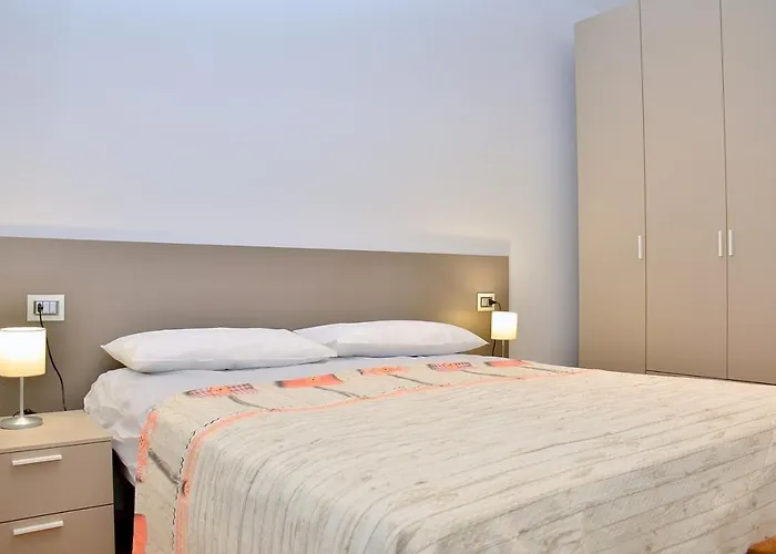 Lovely Flat With Private Garden Next To The Appartamento