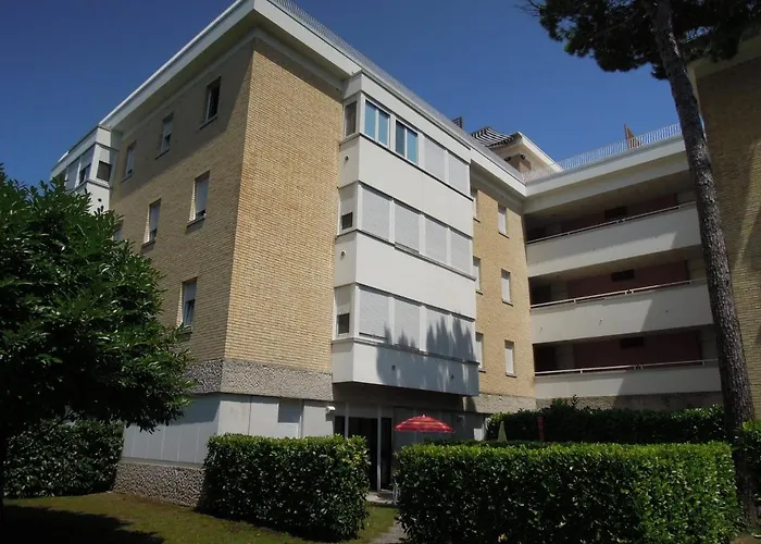 Lovely Flat With Private Garden Next To The *